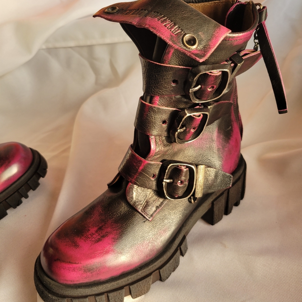 NIB A.S.98 Hamish Leather Moto Boots, Black w/Fuschia Brushing, 3 Buckle, EU 40 - Picture 3 of 11